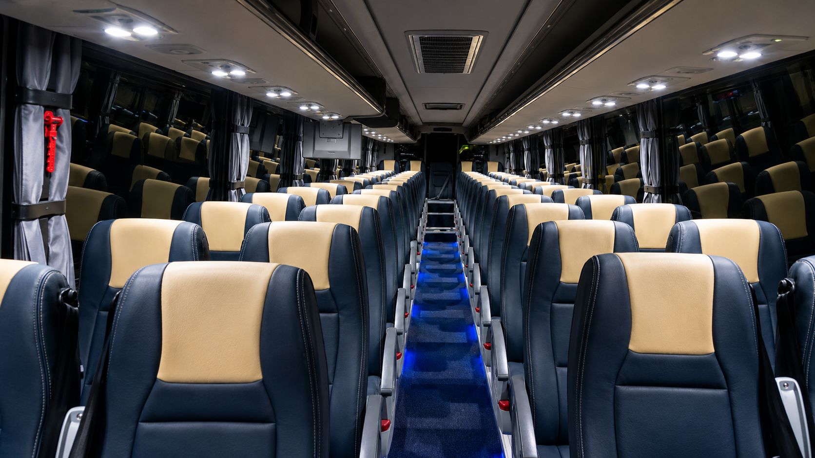 Interior moderno de un autocar Capitán